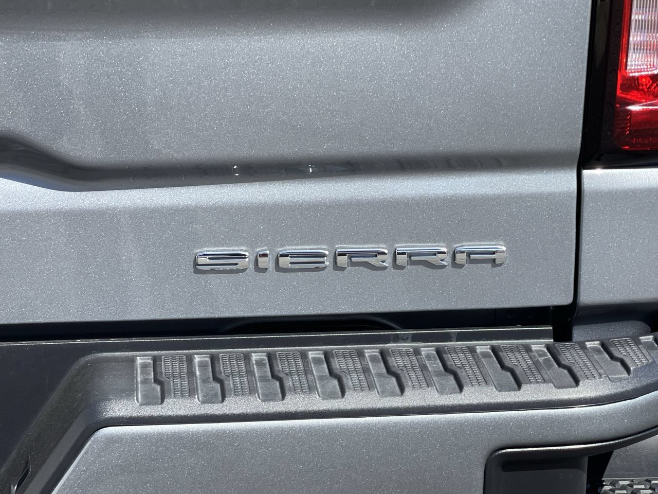 Used 2025 GMC Sierra 1500 Denali w/ Technology Package AWD/4WD image 32