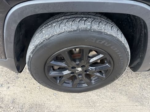 Used 2015 Jeep Cherokee Latitude w/ Cold Weather Group AWD/4WD image 6