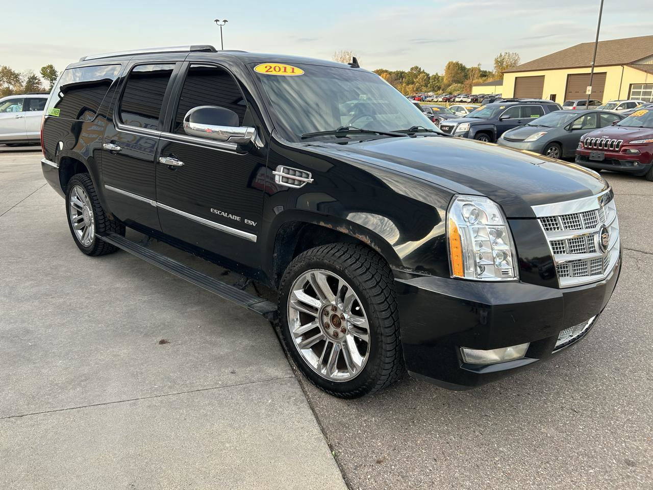 Used 2011 Cadillac Escalade ESV Platinum AWD/4WD image 3