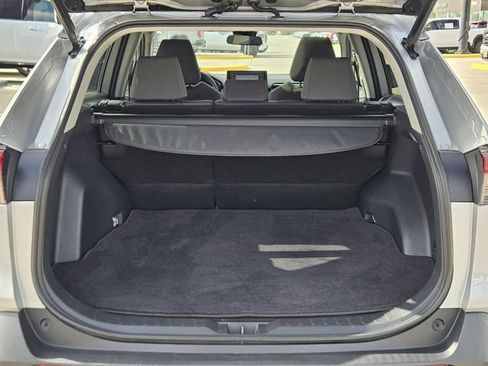 Used 2021 Toyota RAV4 XLE w/ Convenience Package AWD/4WD image 16