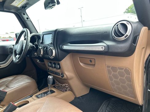 Used 2015 Jeep Wrangler Unlimited Sahara AWD/4WD image 13