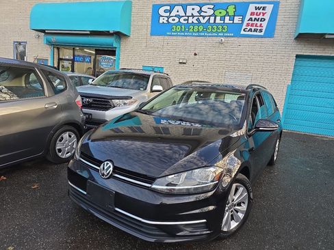 Used 2018 Volkswagen Golf S image 3