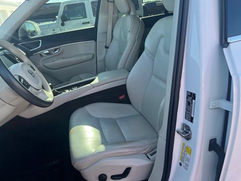 Used 2020 Volvo XC90 T5 Momentum w/ Protection Package Premier FWD image 6