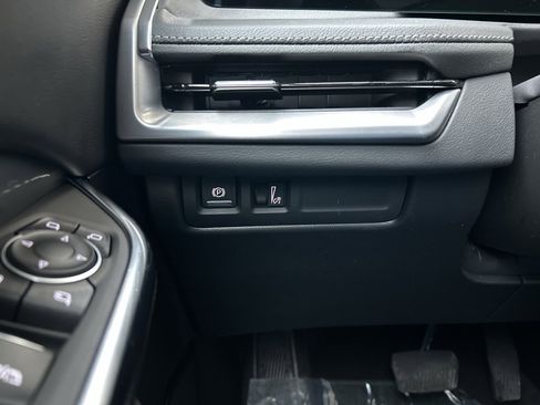 Used 2024 Cadillac XT4 Premium Luxury image 27