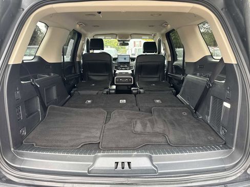 Used 2024 Ford Expedition XLT image 12