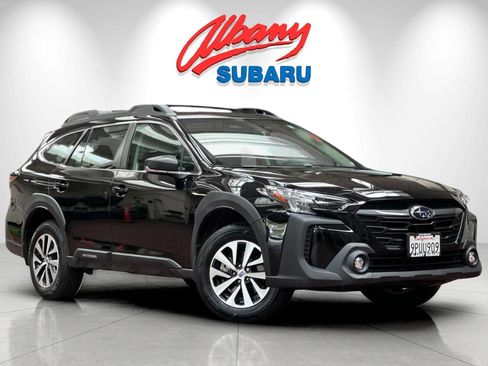 Used 2025 Subaru Outback AWD/4WD image 2