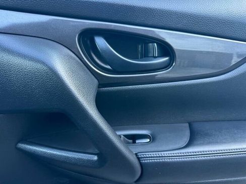 Used 2019 Nissan Rogue S FWD image 21