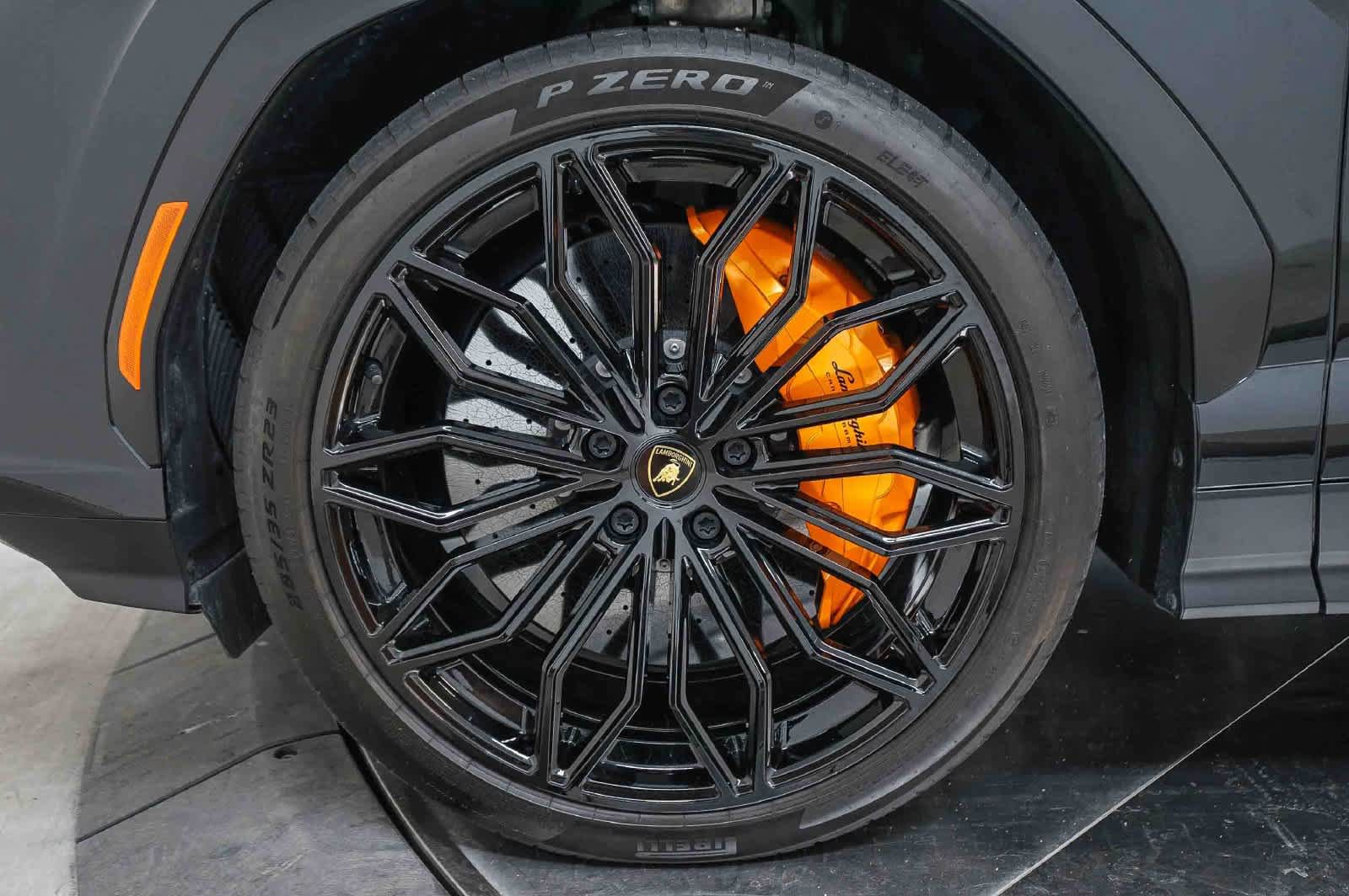 Used 2025 Lamborghini Urus SE AWD/4WD image 15