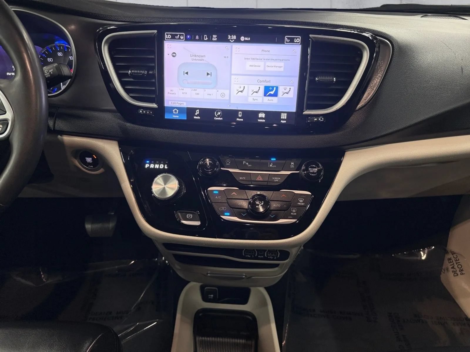 Used 2023 Chrysler Pacifica Touring-L FWD image 21