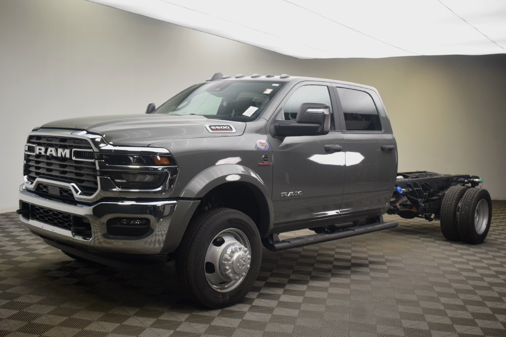 New 2026 RAM 5500 4x4 Crew Cab image 14