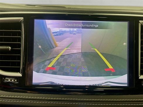 Used 2024 Chrysler Pacifica Select image 14