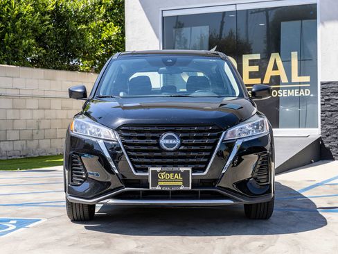 Used 2023 Nissan Kicks S FWD image 3