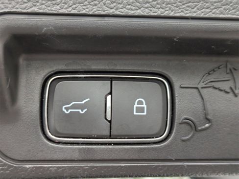 Used 2020 Ford Explorer XLT w/ Equipment Group 202A image 15