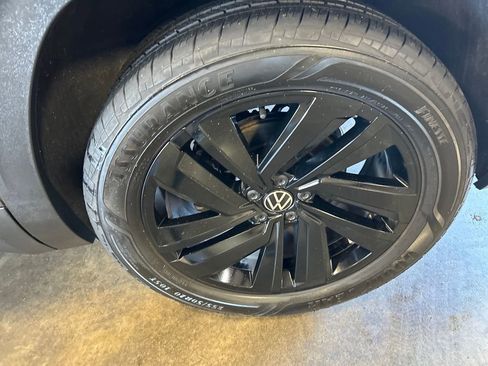 Used 2022 Volkswagen Atlas Cross Sport SE w/ Panoramic Sunroof Package image 11