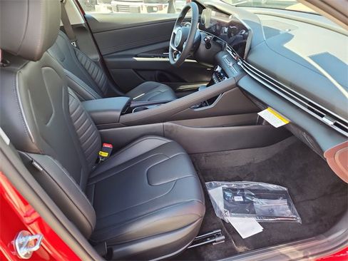 New 2025 Hyundai Elantra Limited image 9
