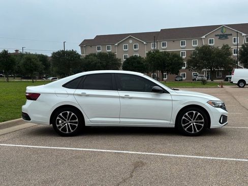Used 2023 Volkswagen Jetta Sport FWD image 4