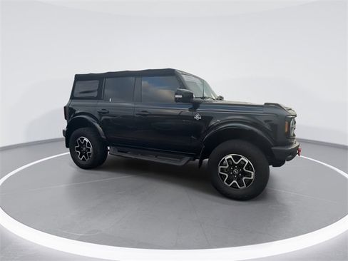 Used 2022 Ford Bronco Outer Banks image 2