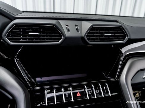 Used 2024 Lamborghini Urus S image 31