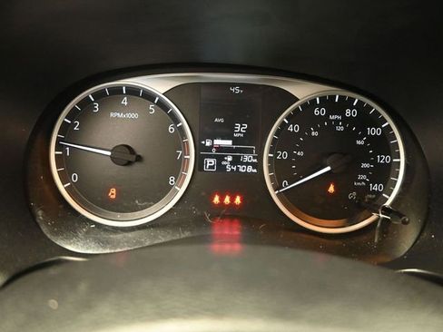 Used 2022 Nissan Kicks S image 11