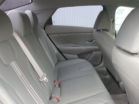 Used 2023 Hyundai Elantra SEL w/ Convenience Package FWD image 21