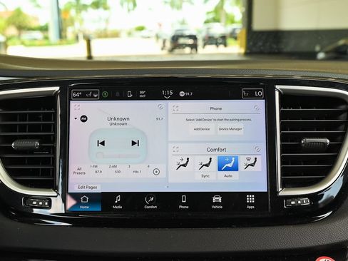 Used 2024 Chrysler Pacifica Touring-L FWD image 17
