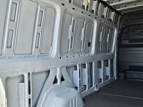 Used 2024 Mercedes-Benz Sprinter 2500 image 32