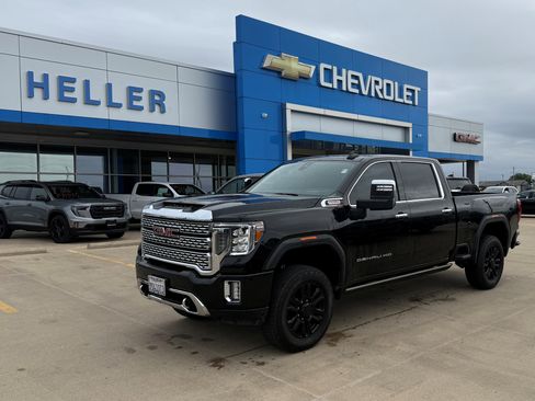 Used 2023 GMC Sierra 2500 Denali w/ Denali Black Diamond Edition AWD/4WD image 3