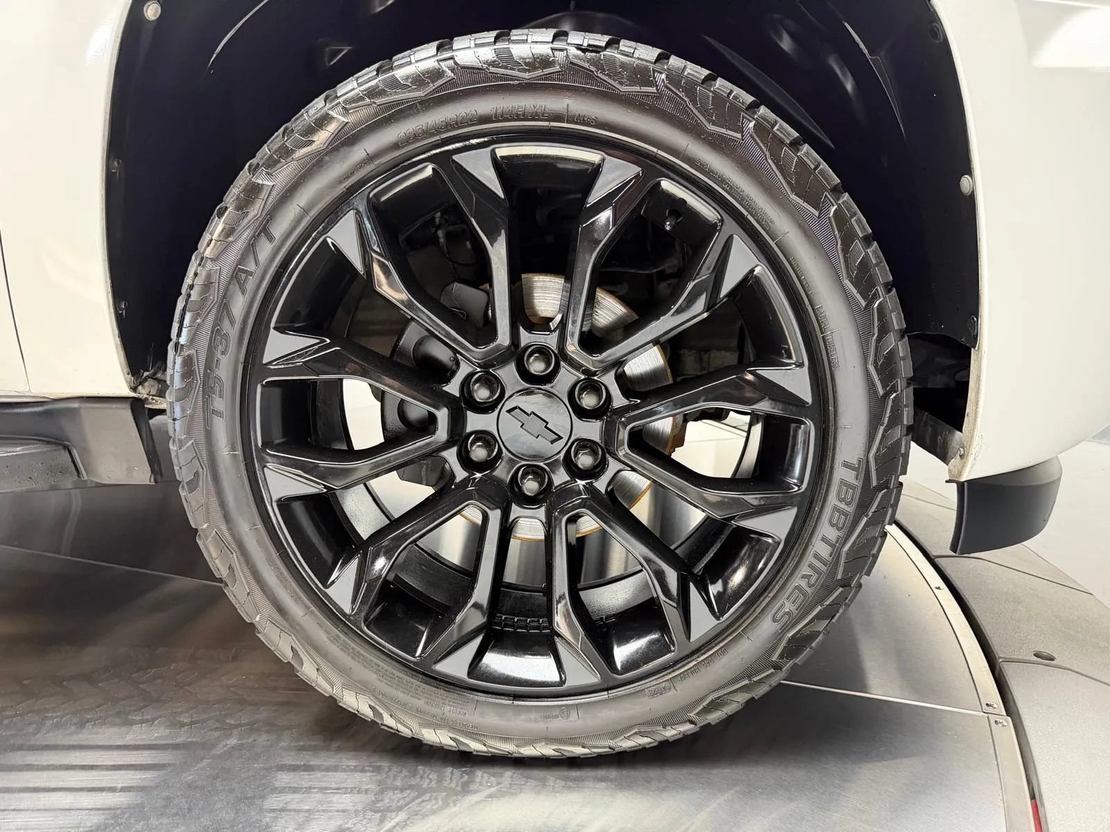 Used 2011 Chevrolet Avalanche LTZ RWD image 7