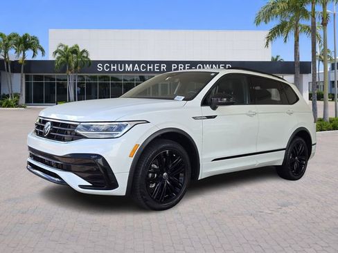 Used 2022 Volkswagen Tiguan SE R-Line image 3