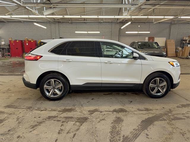 Certified 2023 Ford Edge SEL w/ Convenience Package AWD/4WD image 2
