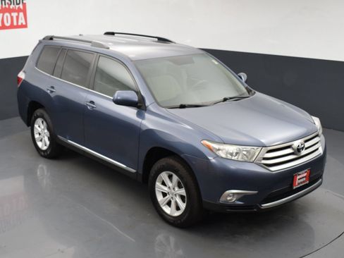 Used 2012 Toyota Highlander FWD w/ Tech Pkg image 26