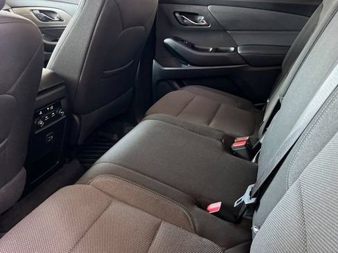 Used 2023 Chevrolet Traverse LT FWD image 14