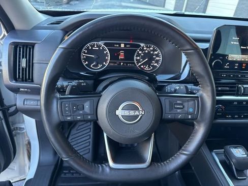 Used 2024 Nissan Pathfinder SL image 18