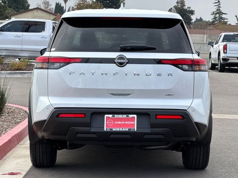 New 2025 Nissan Pathfinder SV image 5