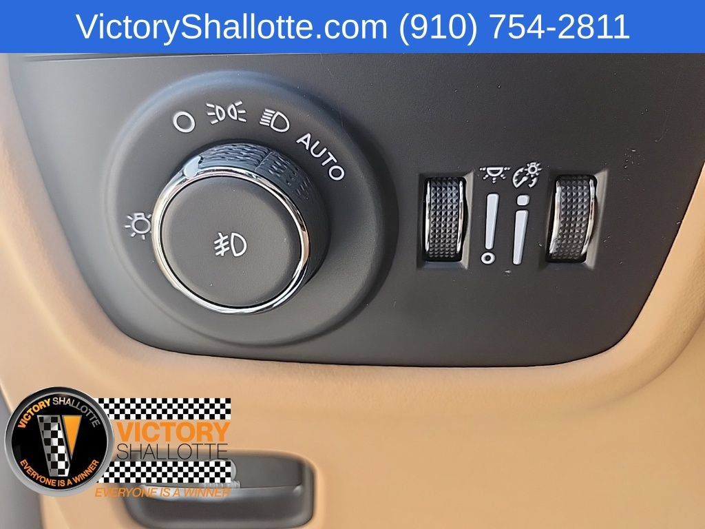 Used 2025 Jeep Grand Cherokee L Summit AWD/4WD image 17