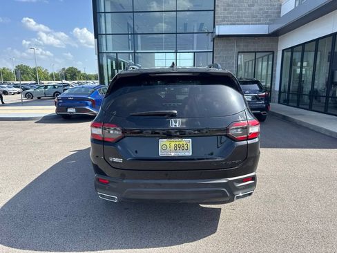 Used 2025 Honda Pilot Black Edition image 4