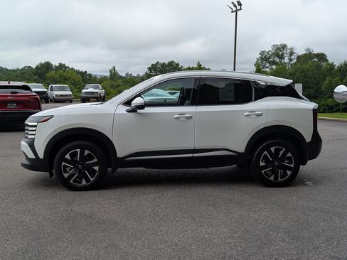 Used 2025 Nissan Kicks SR FWD image 6
