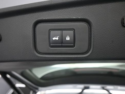 Used 2026 Nissan Pathfinder Platinum FWD image 21