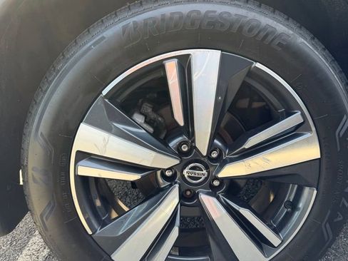 Used 2021 Nissan Rogue SL w/ Premium Package image 9