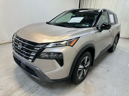 Certified 2025 Nissan Rogue SL w/ SL Premium Package AWD/4WD image 10