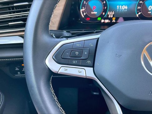 Used 2025 Volkswagen Atlas SE image 23