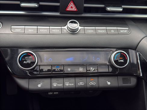Used 2025 Hyundai Elantra Limited FWD image 26