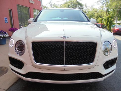 Used 2019 Bentley Bentayga AWD/4WD image 23