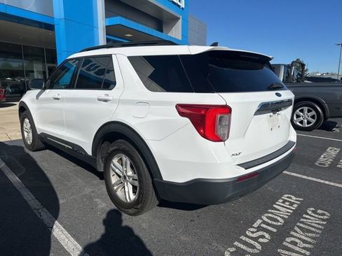 Used 2021 Ford Explorer XLT image 4