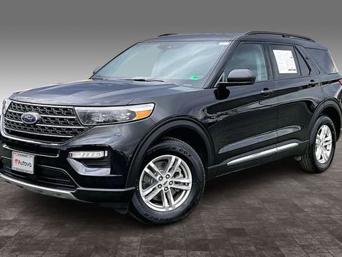 Used 2022 Ford Explorer XLT w/ Equipment Group 202A image 3