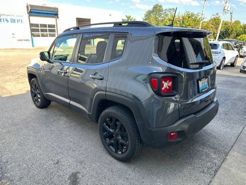 Used 2023 Jeep Renegade Altitude AWD/4WD image 5