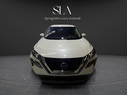 Used 2023 Nissan Rogue SV image 2