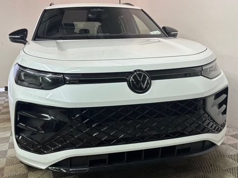 New 2026 Volkswagen Tiguan SE R-Line AWD/4WD image 2