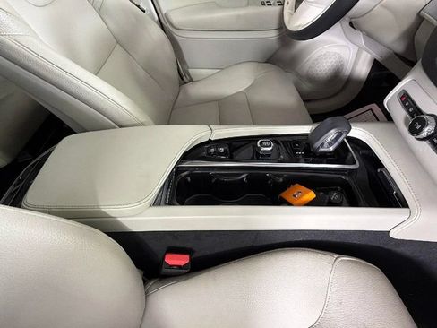 Used 2023 Volvo XC90 B5 Core w/ Protection Package Premier AWD/4WD image 36