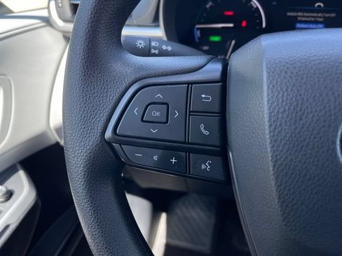 Used 2025 Toyota Sienna LE FWD image 25